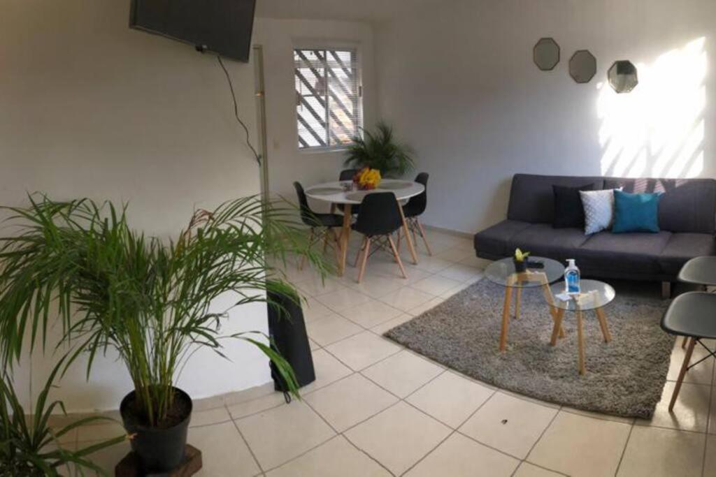 Comfortable And Private House 2 Bedrooms Wifi Parking Free Μοντερέι Εξωτερικό φωτογραφία