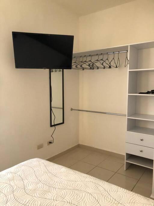 Comfortable And Private House 2 Bedrooms Wifi Parking Free Μοντερέι Εξωτερικό φωτογραφία